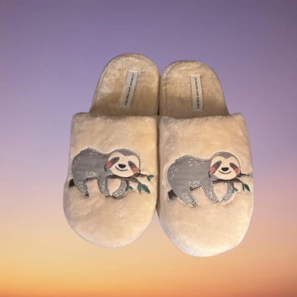 cupcakes & cashmere Cream Sloth Plush Slip-On Slippers